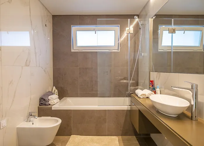 Waves - By Smarthomes Apartment *