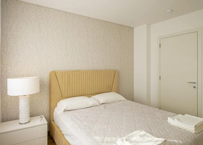 Waves - By Smarthomes Apartment